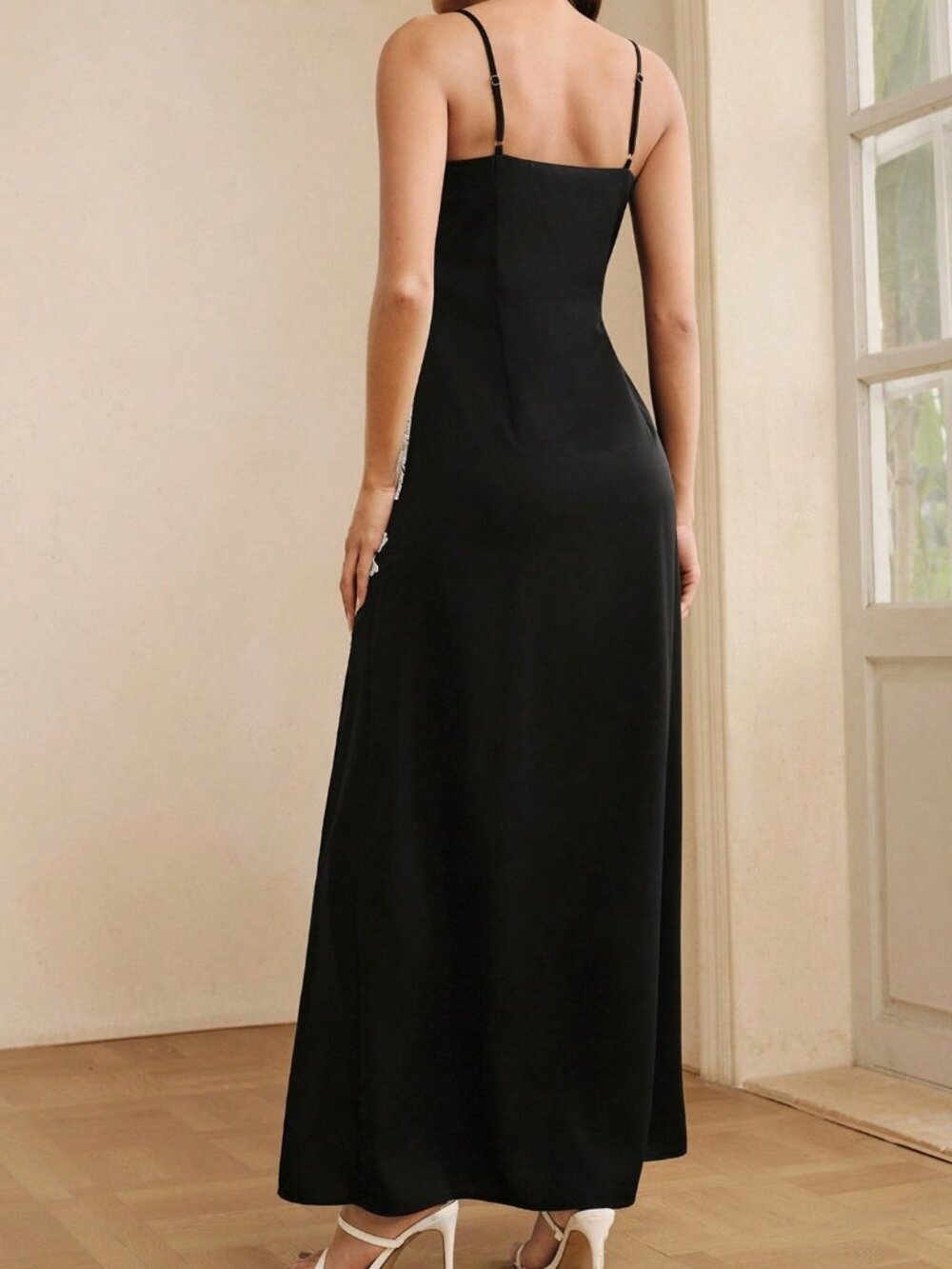 Black Casual Women's Waist-Cinched V-Neck A-Line Slip Dress - Picture 2 of 6